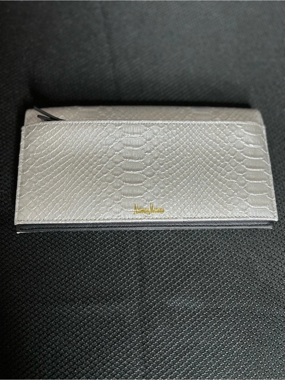 NEIMAN MARCUS Metallic Silver Snake Embossed Travel Wallet Organizer 9”x5” NWT